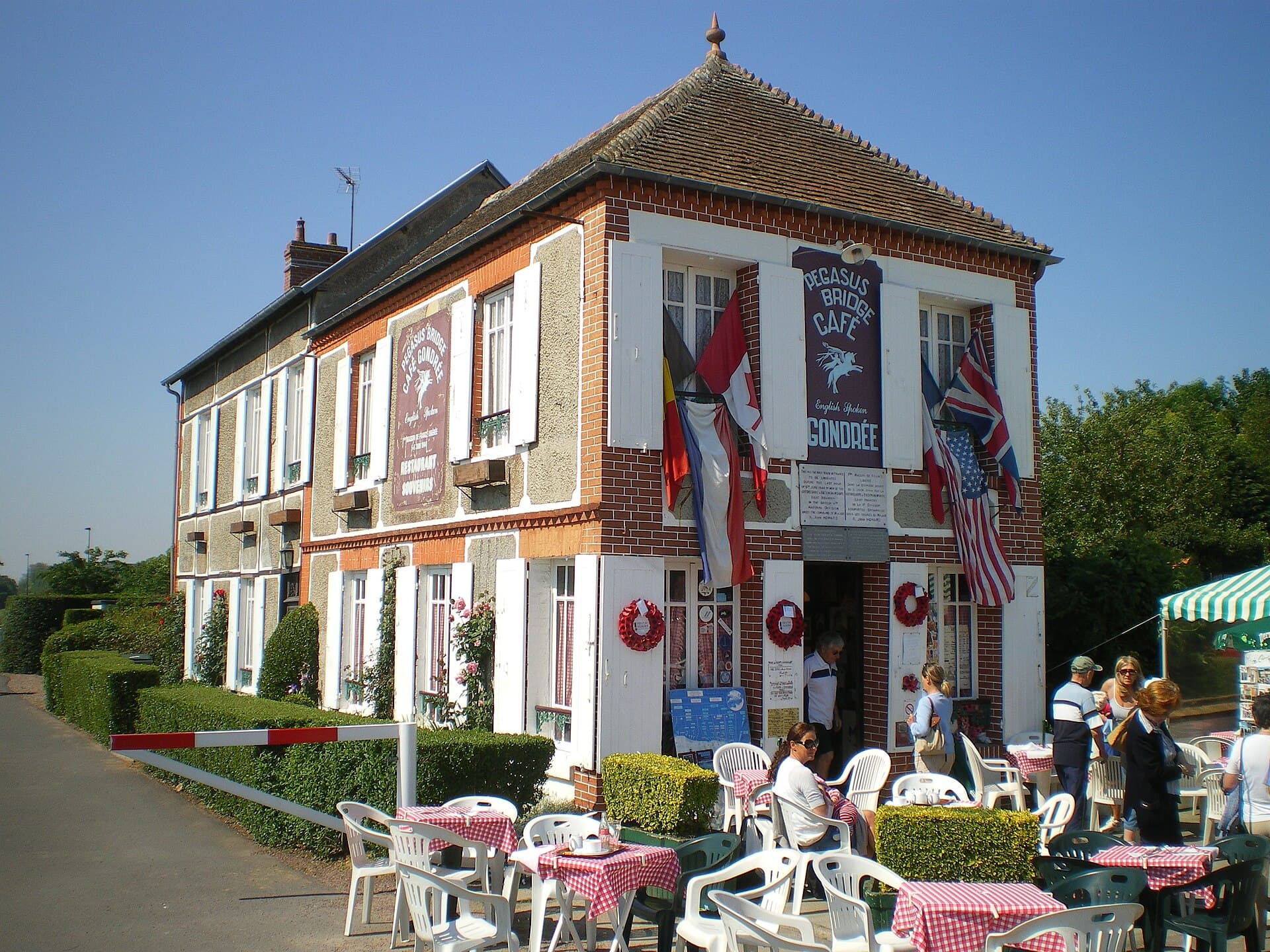 Café Gondrée, Bénouville