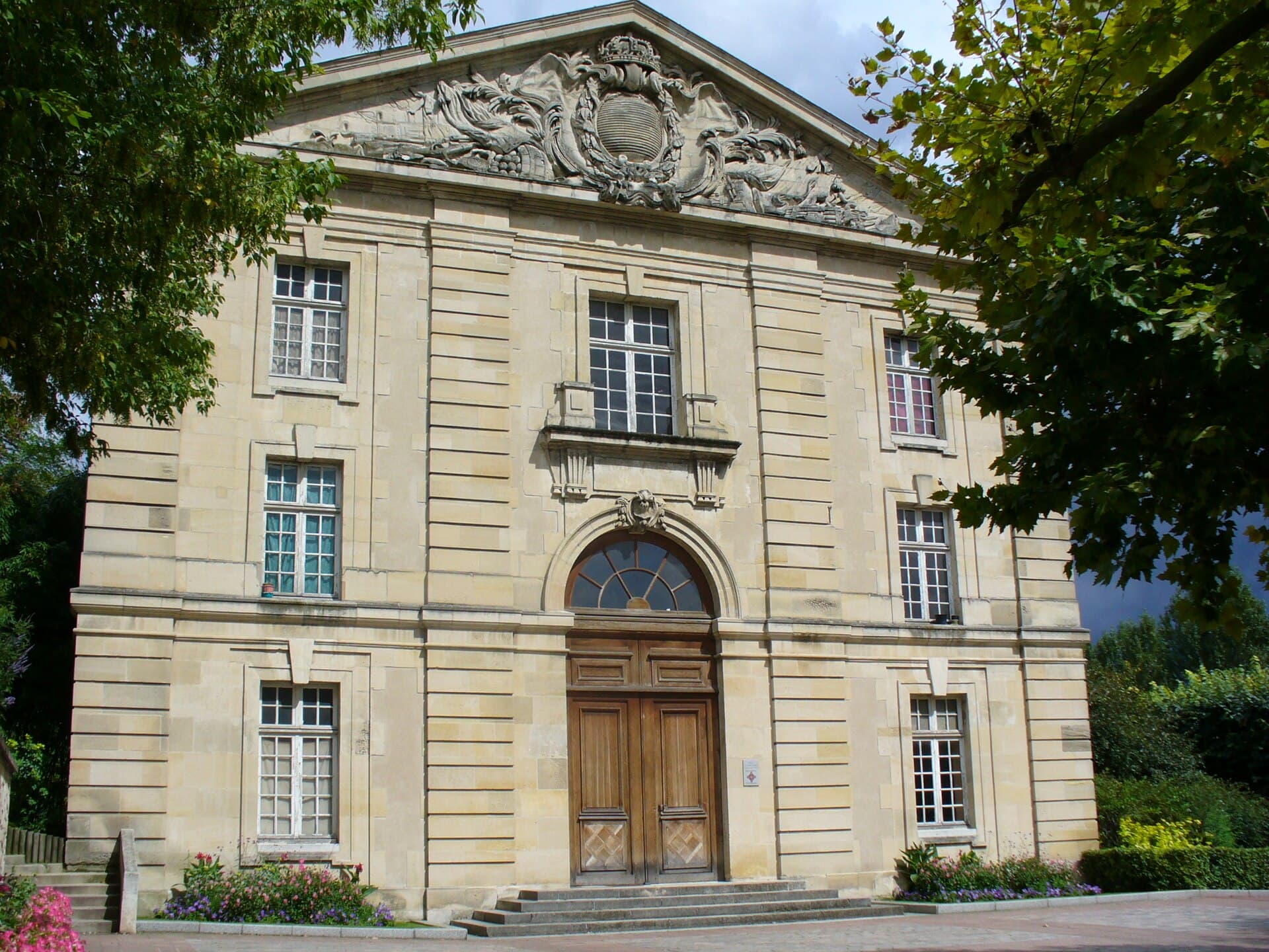 Caserne Charras, Courbevoie