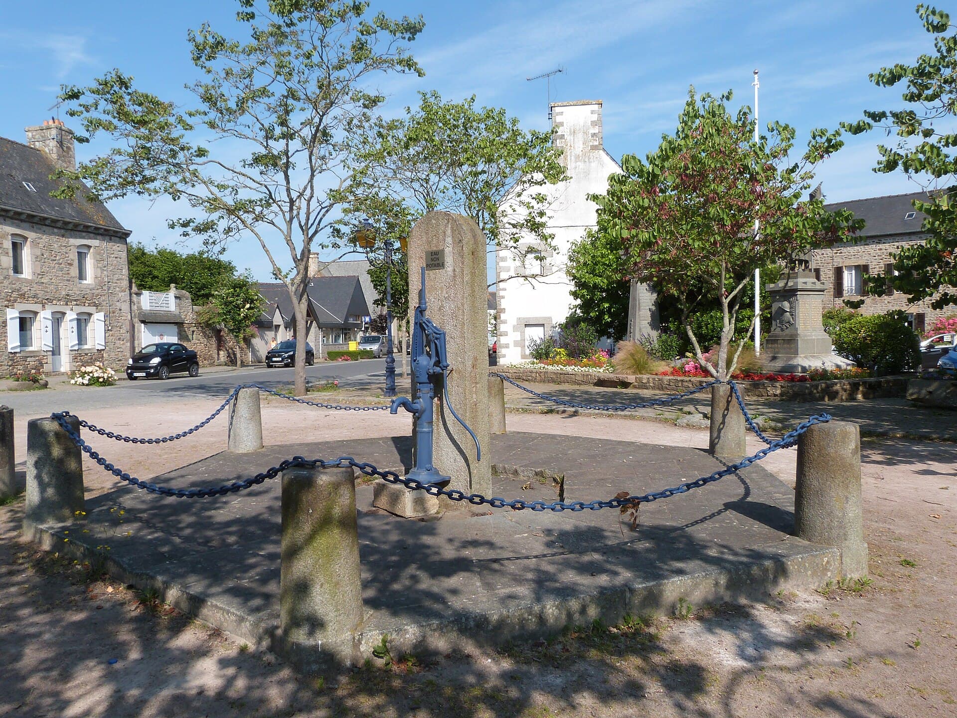 La fontaine du bourg de Lanvollon