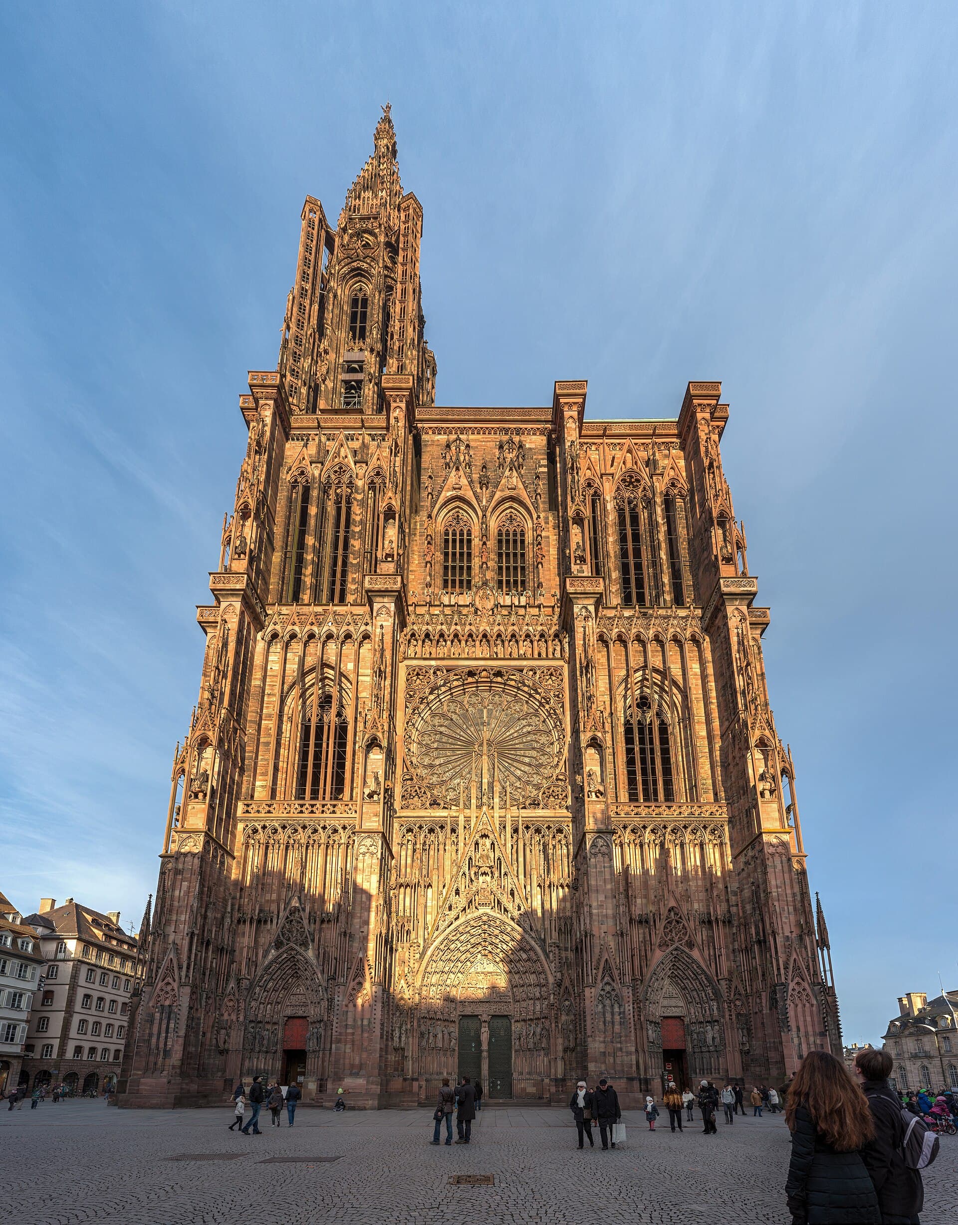 La cathédrale Notre-Dame de Strasbourg vue depuis la rue Mercière