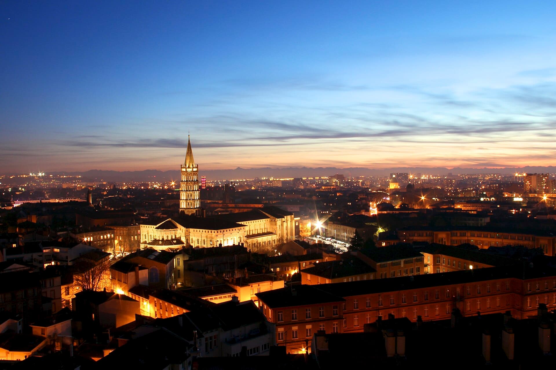 La basilique Saint-Sernin de nuit