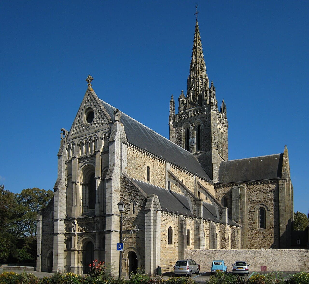 Basilique Notre-Dame d'Avesnières, Laval