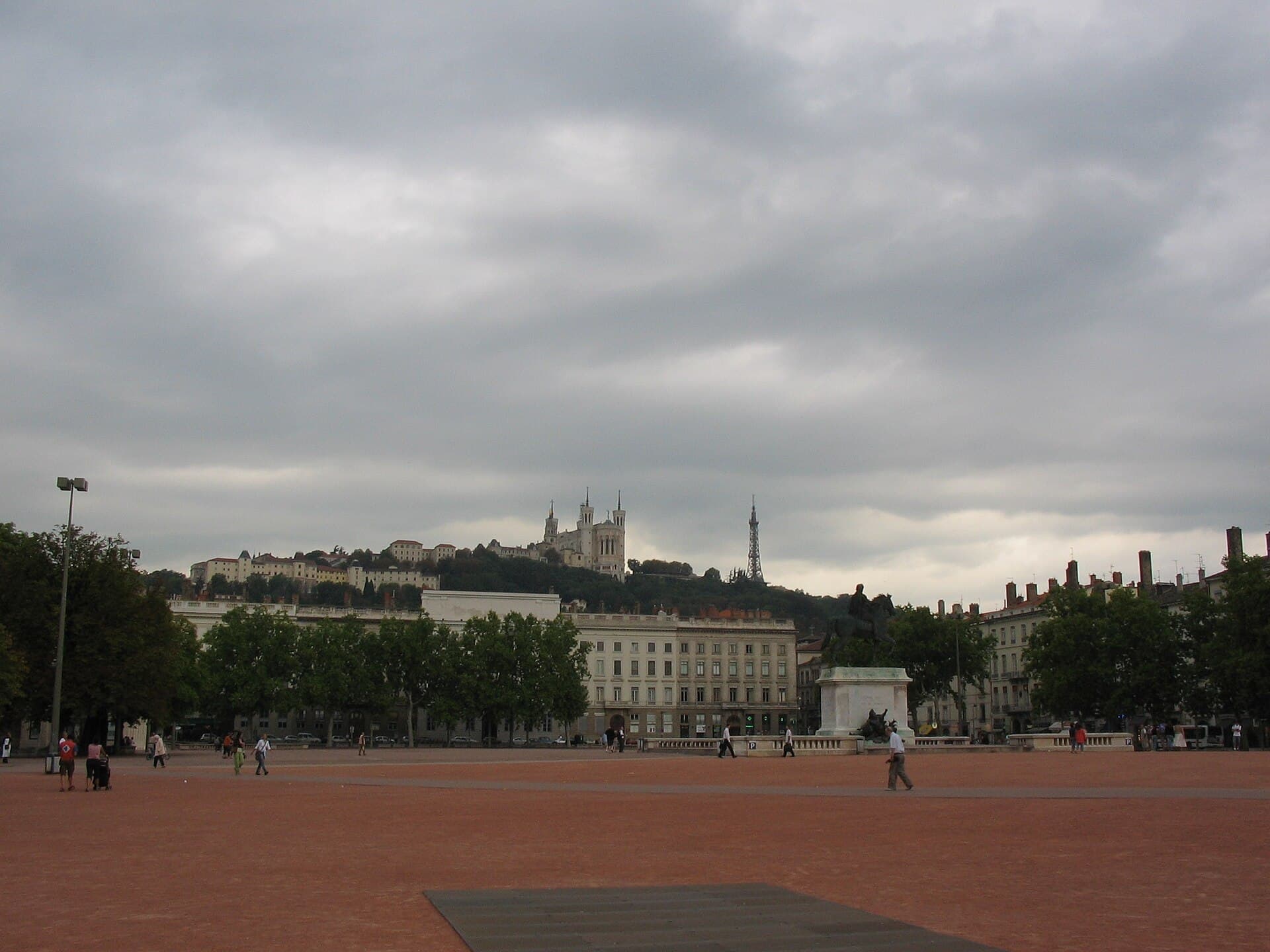 La place Bellecour et la colline de Fourvière