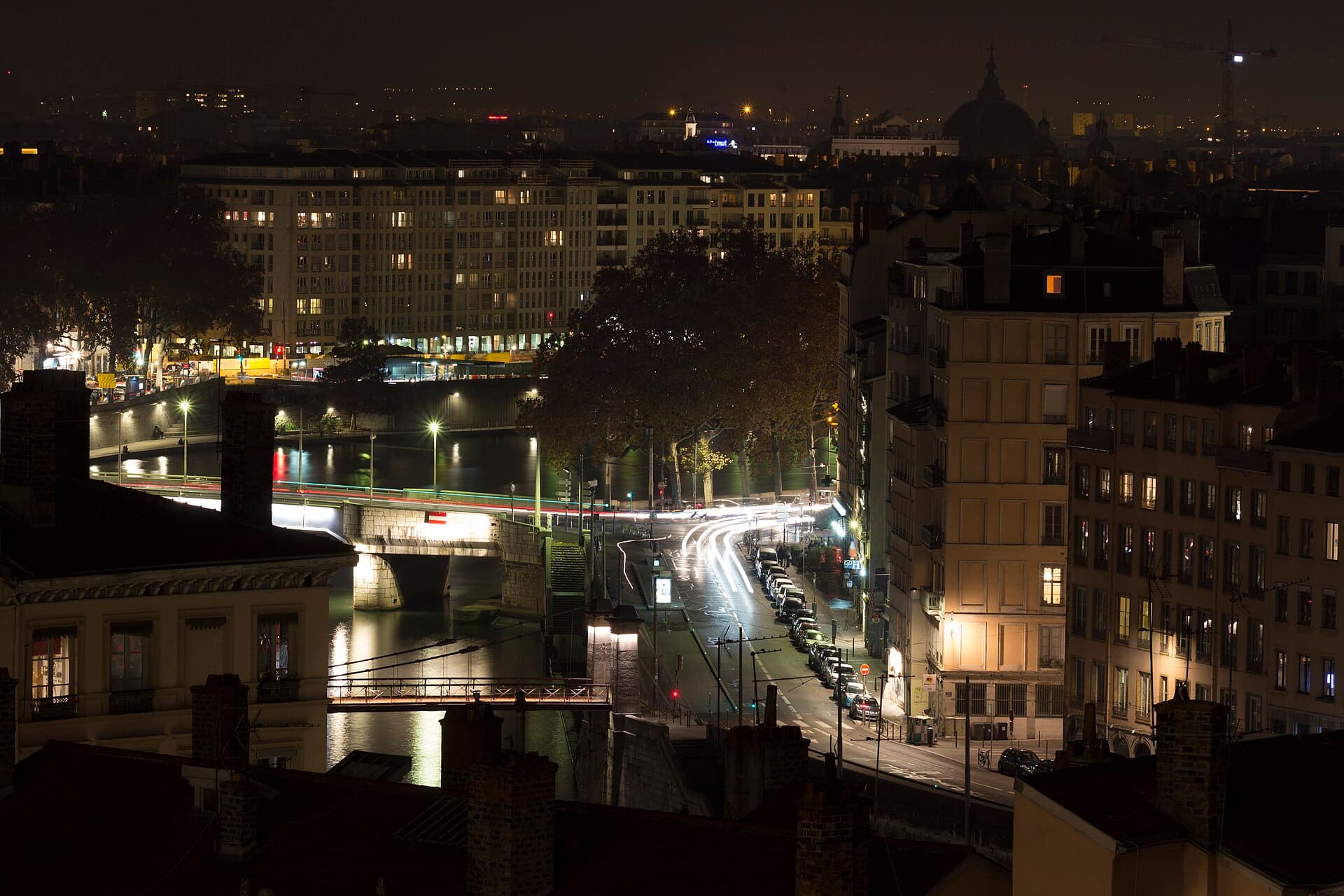 Le quai de Bondy à Lyon, de nuit